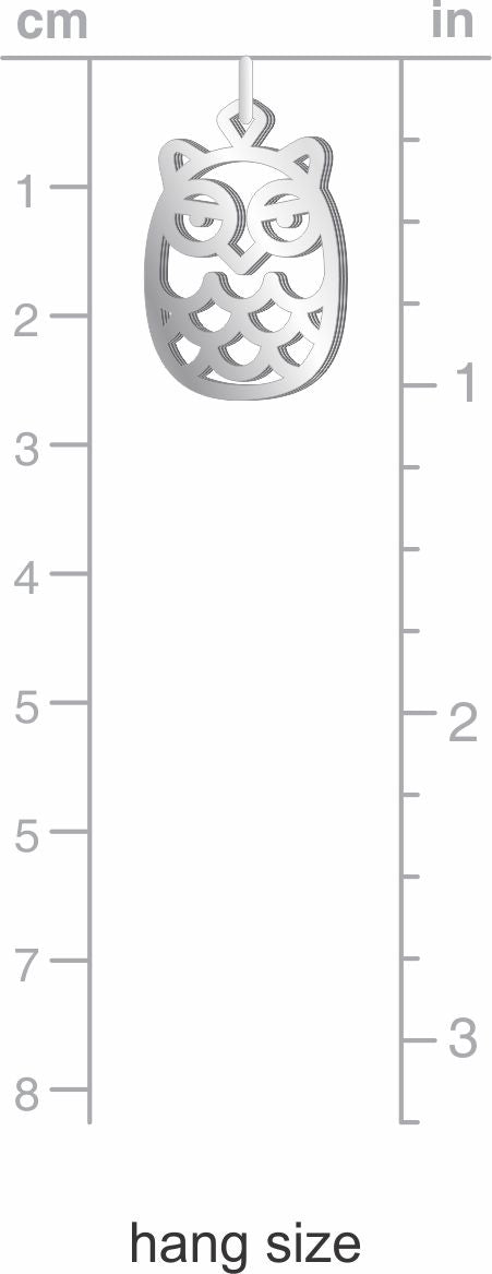 Hang size chart showing the dimensions of the Hoot Owl pendant charm in centimeters and inches.
